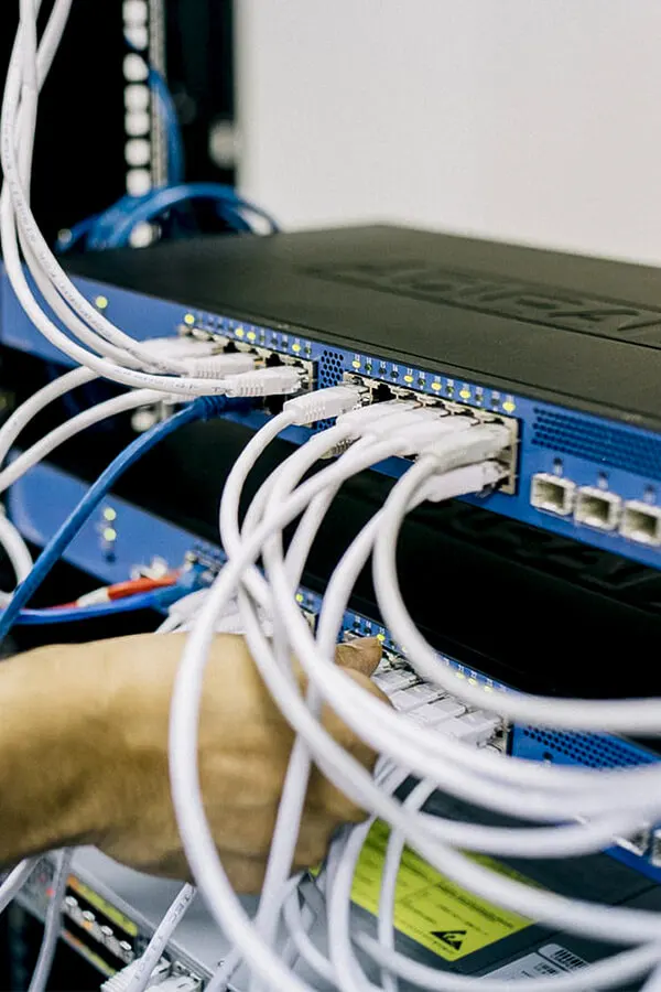 Facilitamos la transición tecnológica de tu empresa, guiándote en todo el proceso.